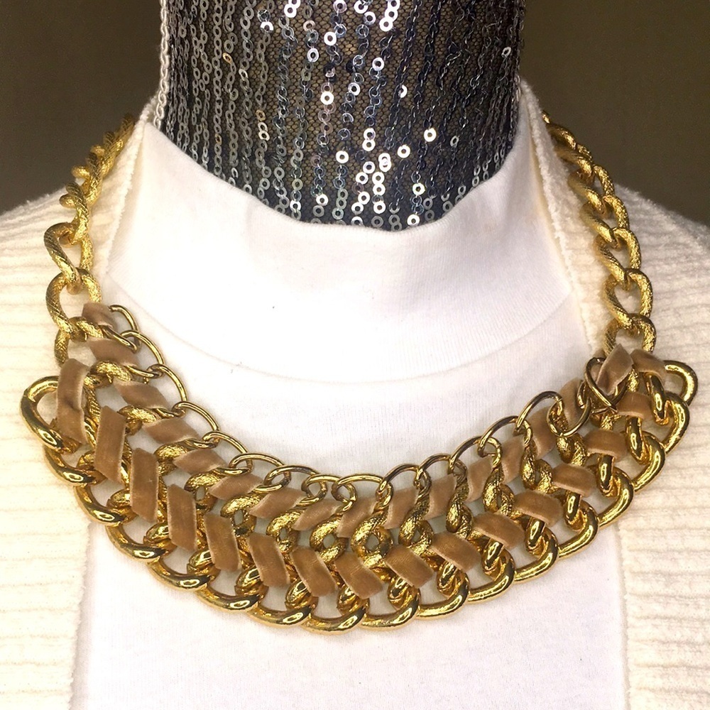 Jennifer Lopez chunky gold tone chain velvet ribbon necklace 20"